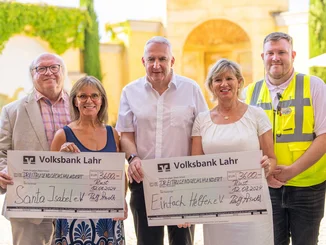 Donation Europa-Park Cup SV Rust At the international Europa-Park Cup organised by SV Rust, all proceeds were donated to Santa Isabel e. V. and Einfach Helfen e. V., with each organisation receiving €3,600.