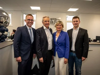 Opening Welcome Center 75 Mayor of the municipality of Rust, Kai-Achim Klare, with Jürgen, Mauritia and Frederik Mack in the office of Welcome Centre 75.
