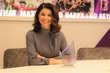 Katja Mack – Brass Ring Award Katja Mack with the IAAPA Brass Ring Award for the Europa-Park musical ‘SPOOK ME!’.