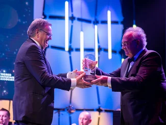 Roland Mack received the highest industry award in 2023 Roland Mack receives the 'Buzz Price Award' from Bob Rogers, Chairman of Thea Awards, for his life's work, outstanding entrepreneurial achievements and great commitment.