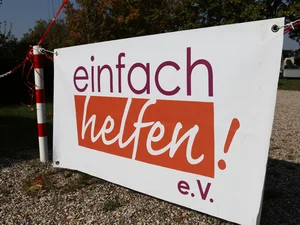 Poster of the charity organisation Einfach Helfen e. V.