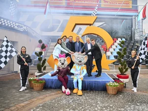 Opening of GRAND PRIX EDventure Roland and Jürgen Mack together with Michael, Thomas, Ann-Kathrin and Frederik Mack in front of the grandstand at the GRAND PRIX EDventure attraction.