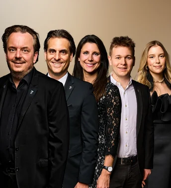 Portrait de la huitième génération de l'entreprise familiale Mack. La huitième génération de la famille Mack : Michael, Thomas, Ann-Kathrin, Frederik et Alexia Mack.