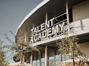 Die TALENT ACADEMY in Rust Das Gebäude der TALENT ACADEMY Europa-Park von außen.