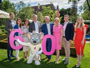 Mauritia Mack's 60th birthday The Mack family with Ed Euromaus and a giant ‘60’ for Mauritia Mack's 60th birthday.