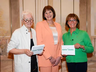 Lecture series ‘New Perspectives’ Marianne Mack with two of the volunteer speakers from the ‘New Perspectives’ lecture series.