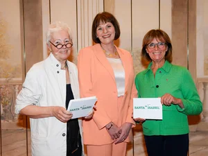 Lecture series ‘New Perspectives’ Marianne Mack with two of the volunteer speakers from the ‘New Perspectives’ lecture series.