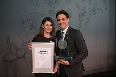 Thomas Mack is ‘Hotelier of the Year’ 2020 Thomas and Katja Mack holding the trophy and the ‘Hotelier of the Year’ award.