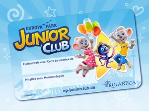 Europa-Park Maskottchen Ed Euromaus präsentiert stolz seinen JUNIOR CLUB Ausweis.