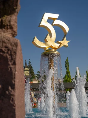 Springbrunnenstatue zum 50-jährigen Jubiläum des Europa-Park.