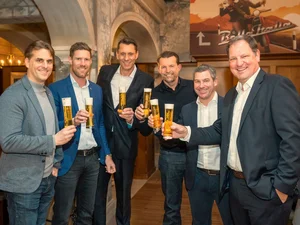 Long-standing partnership Thomas Mack, Nicolas Mack, Stefan Meinass, Stephan Nerlich, Sebastian Holtz and Rainer Noll (from left) at the contract extension between Bitburger and Europa-Park.