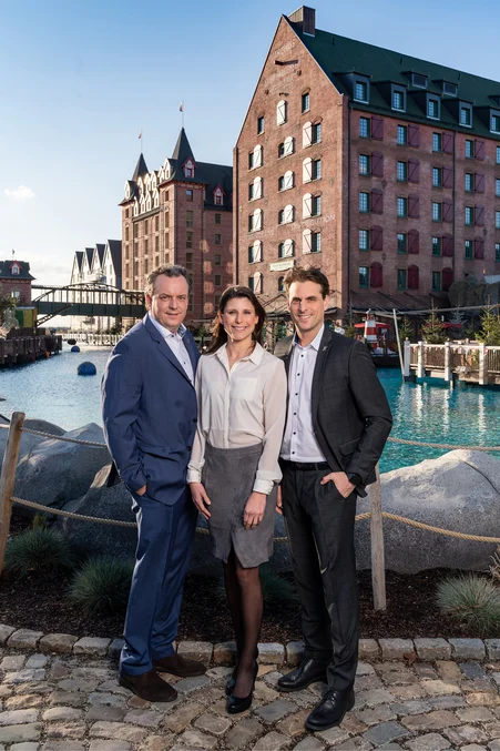 Michael, Ann-Kathrin and Thomas Mack in front of the lake at the 4* superior themed hotel ‘Krønasår’.