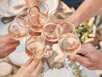 ALZA Le Rosé Raise a glass with ALZA Le Rosé.