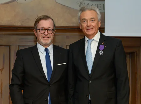 Jürgen Mack receives the award ‘Chevalier dans l’Ordre des Palmes académiques’.