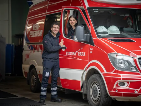 Pompiers d’Europa-Park Deux pompiers d’Europa-Park dans leur véhicule d’intervention.