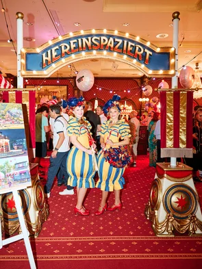 Film premiere at Europa-Park Colourfully dressed showmen at the film premiere of GRAND PRIX OF EUROPE at Europa-Park.