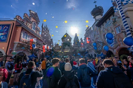 The 2025 season opens at Europa-Park with confetti, guests, balloons and cheering employees on the German Allee.