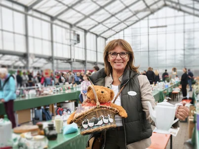 Marianne Mack – Flea market Marianne Mack at the big charity flea market in the Europa-Park Garden Centre.