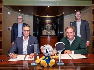 hansgrohe and Europa-Park Nicolas Mack, Michael Mack, Hans Jürgen Kalmbach and Frank Semling of Hansgrohe SE at the contract extension.