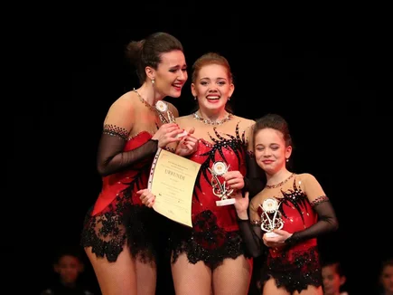 Outstanding young talents Three young artists from the TALENT ACADEMY Europa-Park are delighted to receive an award.