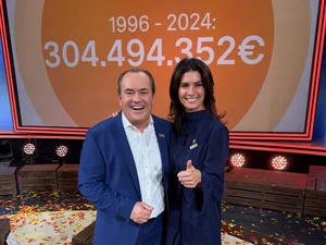 RTL-Spendenmarathon Wolfram Kons and Miriam Mack (from left) stand together in front of a large display showing the €304,494,352 donated during the RTL-Spendenmarathon from 1996 to 2024.