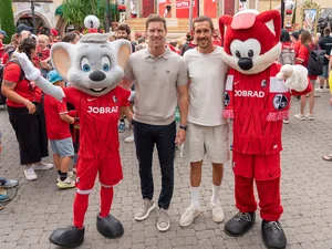 SC Freiburg Fan-Day Nicolas Mack and Julian Schuster with Ed and Füchsle at the SC Freiburg Fan-Day in the Italian themed area of Europa-Park.