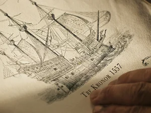 Reise nach Rulantica Eine Zeichnung des Schiffes Tre Kronor mit der Jahresangabe 1557.