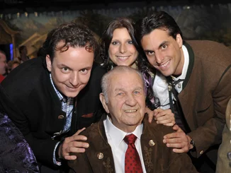Michael, Ann-Kathrin and Thomas Mack with their grandfather Franz Mack. Michael, Ann-Kathrin, Thomas and Franz Mack.