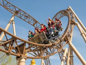 Die Achterbahn Helios im Fantasiana Erlebnispark Straßwalchen, gebaut von MACK Rides.