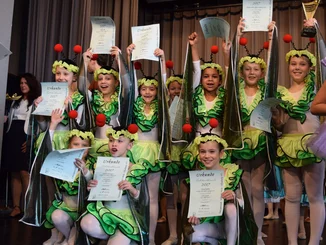 Dance World Cup Award A group of young dancers from the TALENT ACADEMY Europa-Park, dressed as caterpillars, with the Dance World Cup 2017 award.