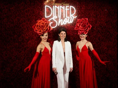 Katja Mack at the Europa-Park Dinner -Show Katja Mack with two performers from the Europa-Park Dinner -Show.