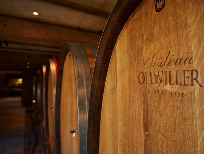 Weinfässer im Weinkeller des Château Ollwiller. Weinfässer im Weinkeller des Château Ollwiller.