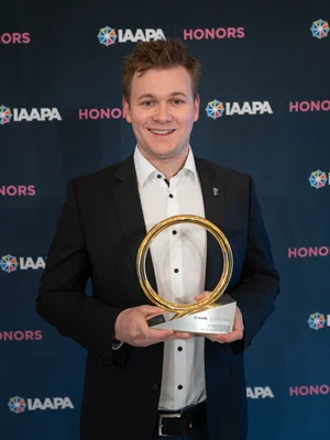 IAAPA Award Frederik Mack with the award IAAPA Honors Award for Human Resources Excellence.