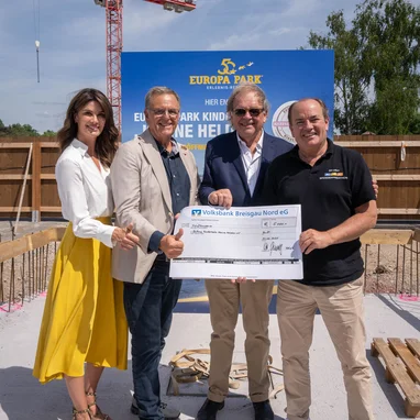 Remise de dons pour le foyer pour enfants d'Europa-Park « Kleine Helden » à Silver Lake City. Roland et Miriam Mack lors de la remise des dons pour le foyer pour enfants d'Europa-Park « Kleine Helden ».