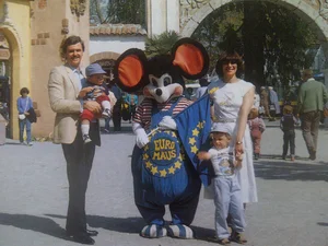 Family photo of the Mack family with Euromaus A group photo of Roland and Marianne Mack with Euromaus and the Macks' children, Thomas and Michael, when they were young.